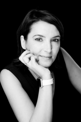 Portrait femme studio fond noir